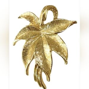 Vintage Signed Gerrys Shiny Textured Gold-tone Large Leaf Brooch Pin Mid-century